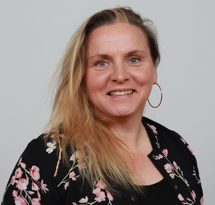 Frau Susanne Sonnenberg, Teamleiterin Personal und Personalentwicklung bei Liebherr-MCCtec Rostock „Eine Führungskräfte-Umfrage ergab mit 100% Zustimmung, dass unser Team die App nicht mehr missien möchte.“ Susanne Sonnenberg, Teamleiterin Personal und Personalentwicklung