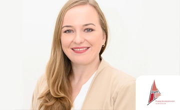 Mitarbeiter-App Best Practice für interne Kommunikation bei FraGes Holding, Portrait von Magdalena Wilhelm, MSc. B.A. und Logo FraGes